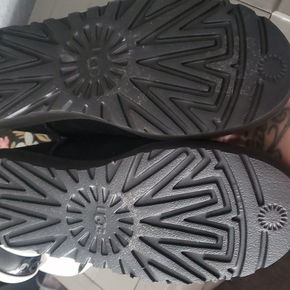 NWOT UGG Classic Short Logo Zip - Picture 10 of 14